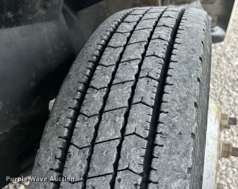 image for item EK2938 2006 GMC C5500 bucket truck