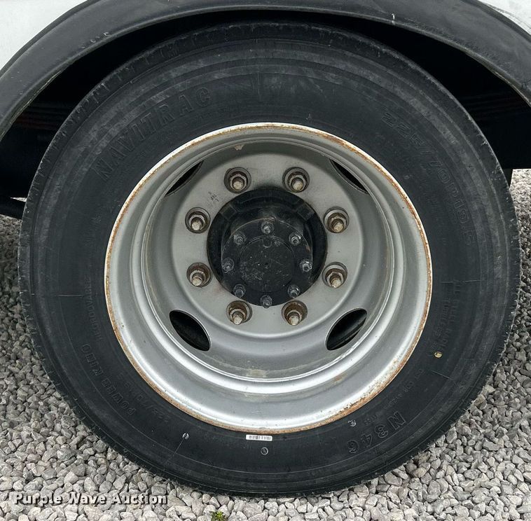 image for item EK2938 2006 GMC C5500 bucket truck