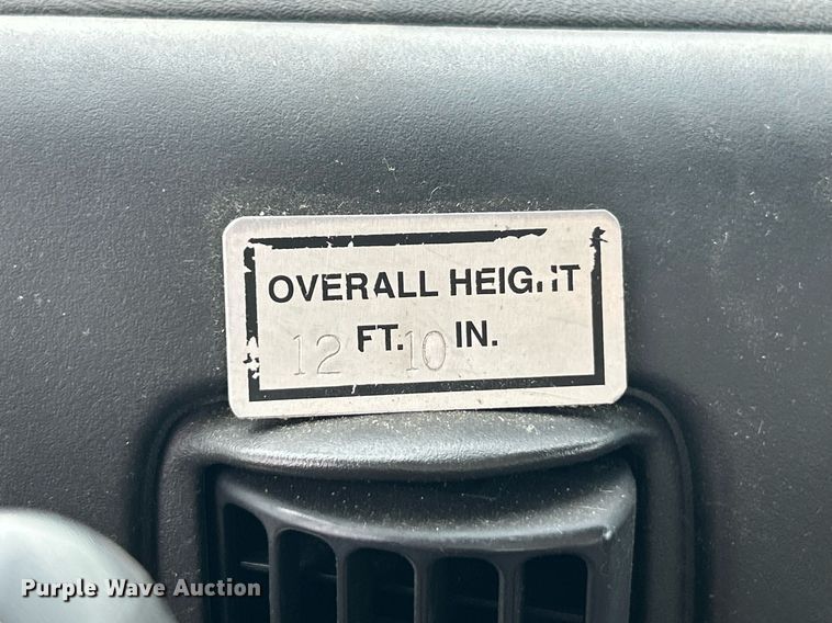 image for item EK2938 2006 GMC C5500 bucket truck