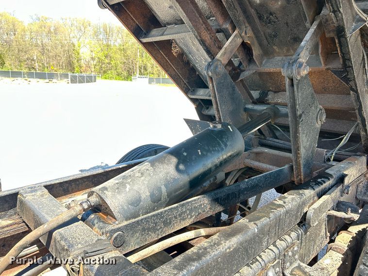 image for item EK2954 1999 GMC C6500 dump truck