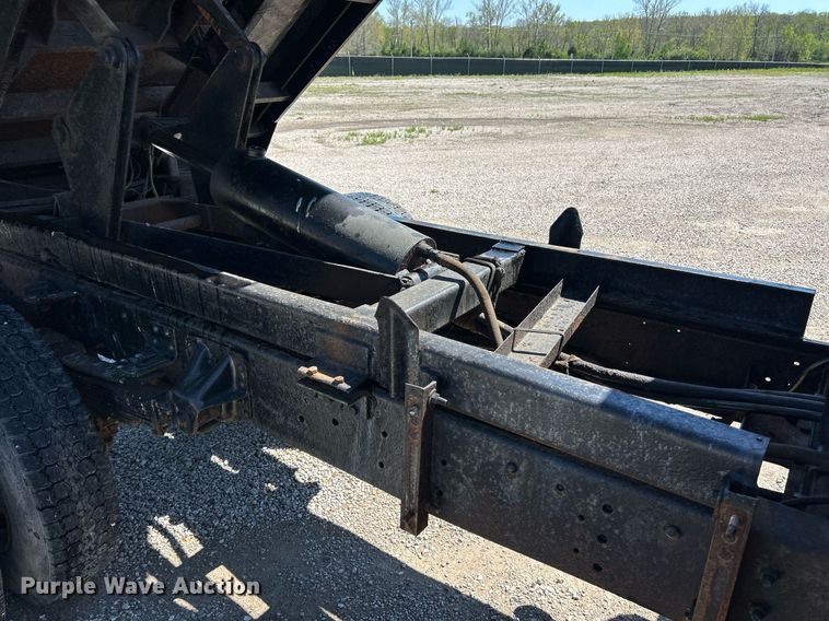 image for item EK2954 1999 GMC C6500 dump truck