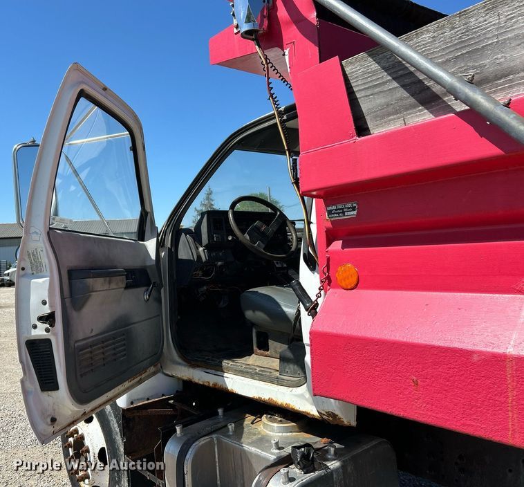 image for item EK2954 1999 GMC C6500 dump truck