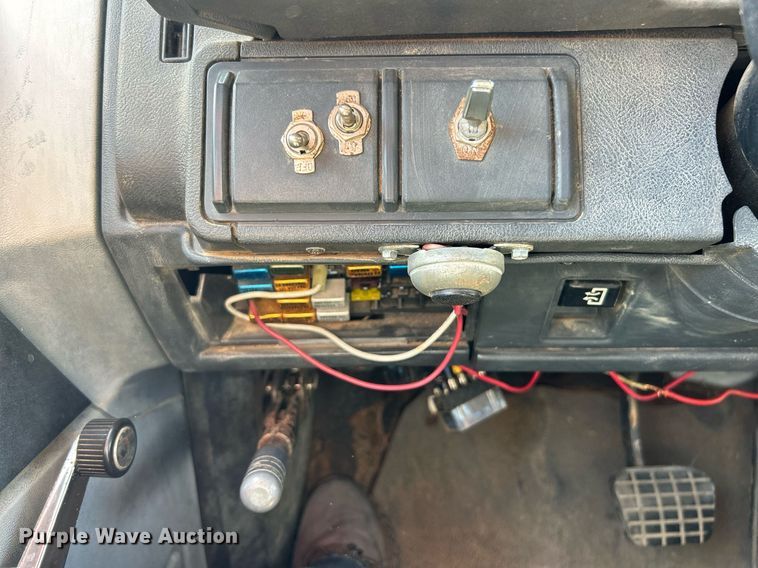 image for item EK2954 1999 GMC C6500 dump truck