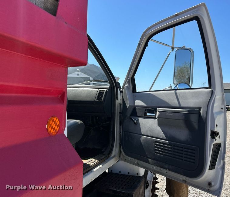 image for item EK2954 1999 GMC C6500 dump truck