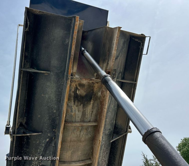 image for item EK2969 2007 Sterling  L8500 dump truck