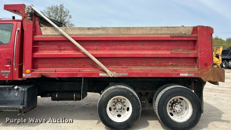 image for item EK2970 2003 Sterling L7500 dump truck