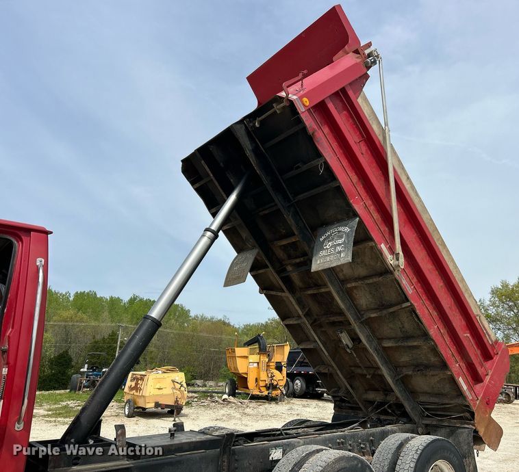 image for item EK2970 2003 Sterling L7500 dump truck