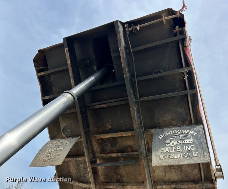 image for item EK2970 2003 Sterling L7500 dump truck