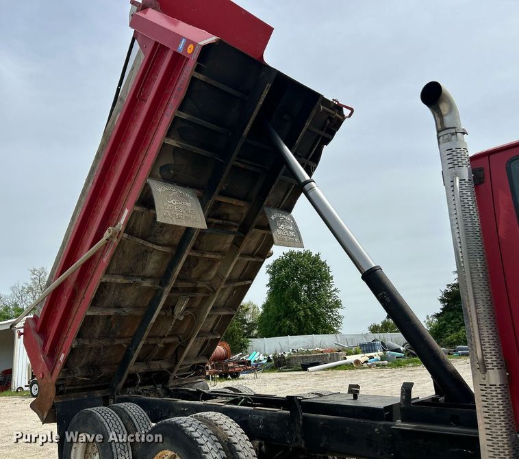 image for item EK2970 2003 Sterling L7500 dump truck