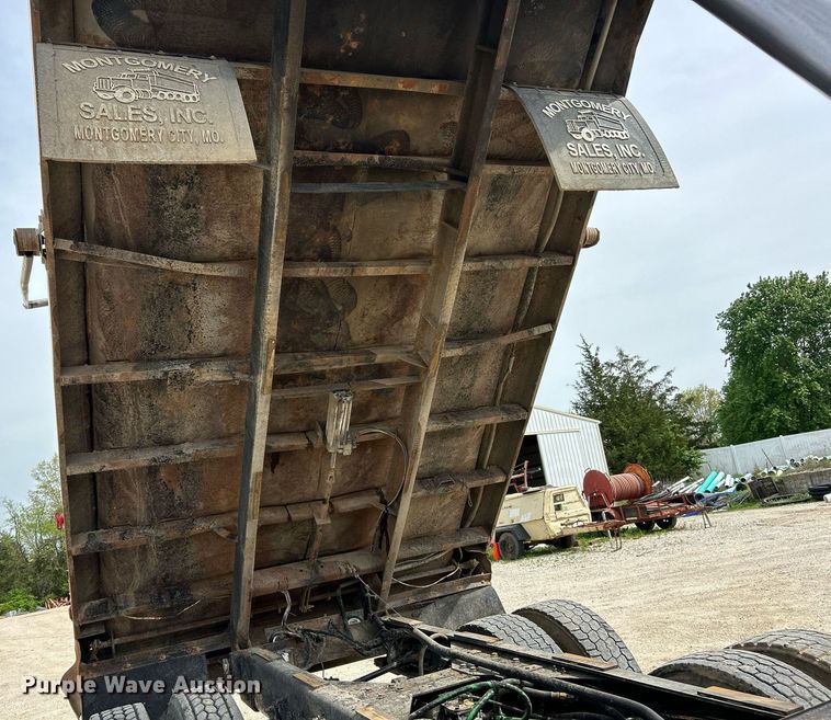 image for item EK2970 2003 Sterling L7500 dump truck