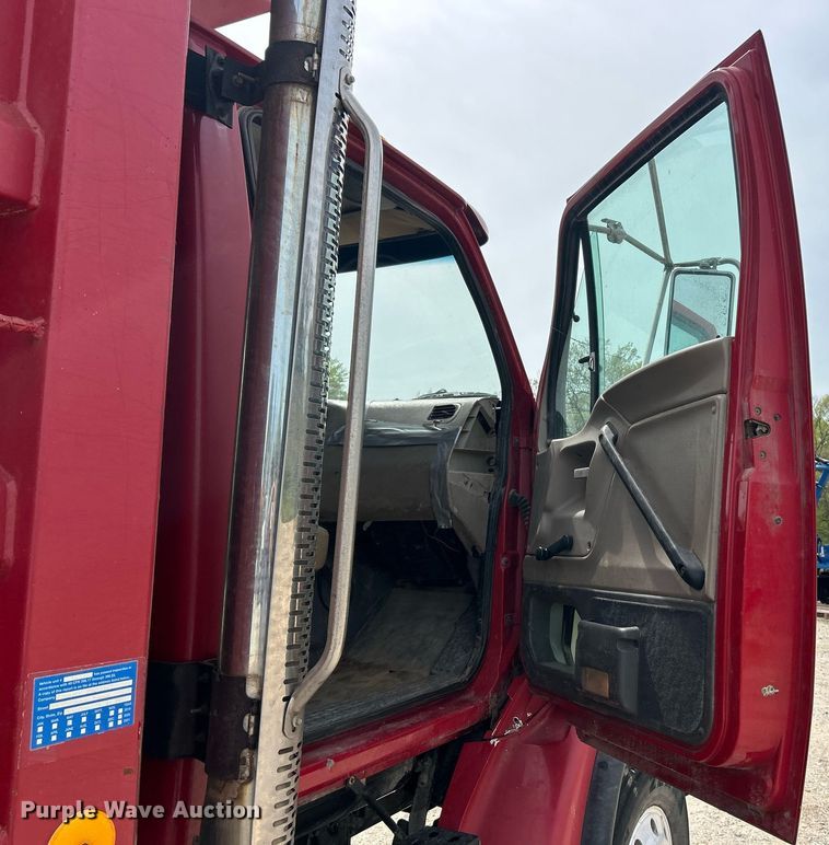 image for item EK2970 2003 Sterling L7500 dump truck