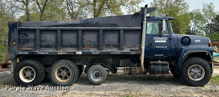 image for item EK2971 1993 Ford L8000 dump truck