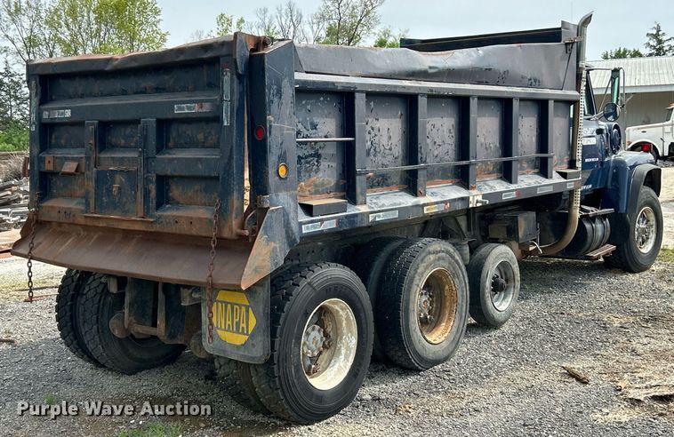 image for item EK2971 1993 Ford L8000 dump truck
