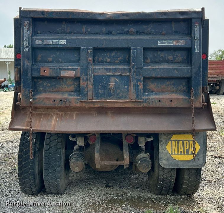 image for item EK2971 1993 Ford L8000 dump truck