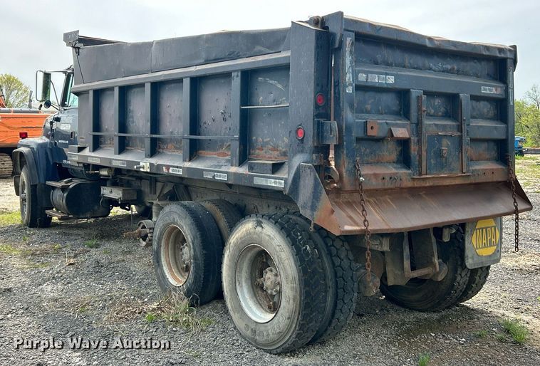 image for item EK2971 1993 Ford L8000 dump truck