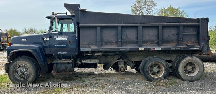 image for item EK2971 1993 Ford L8000 dump truck