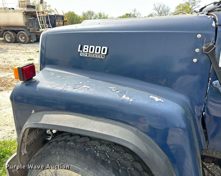 image for item EK2971 1993 Ford L8000 dump truck