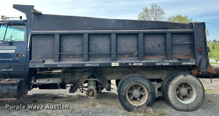 image for item EK2971 1993 Ford L8000 dump truck