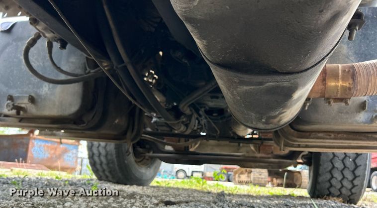 image for item EK2971 1993 Ford L8000 dump truck