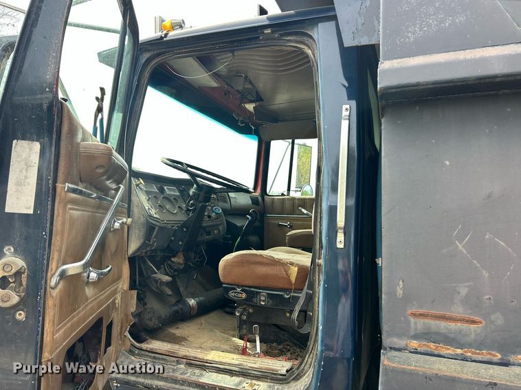 image for item EK2971 1993 Ford L8000 dump truck