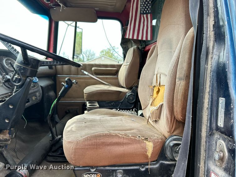 image for item EK2971 1993 Ford L8000 dump truck