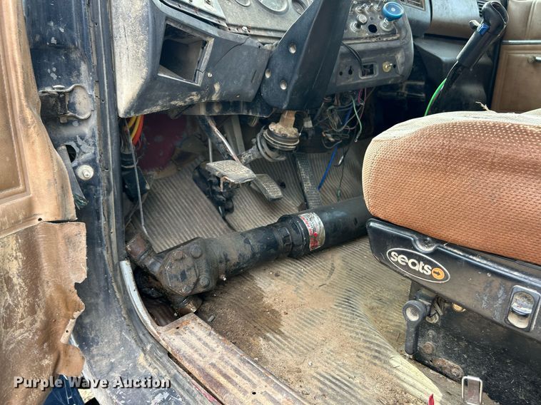 image for item EK2971 1993 Ford L8000 dump truck