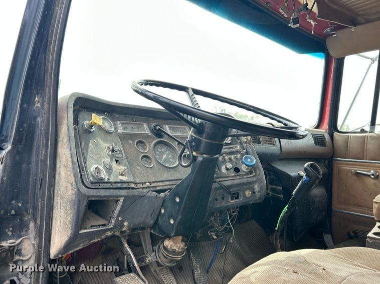 image for item EK2971 1993 Ford L8000 dump truck