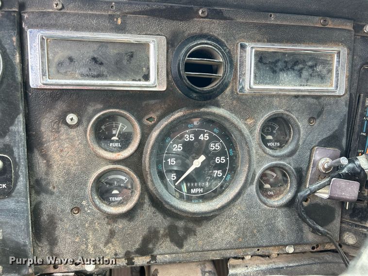 image for item EK2971 1993 Ford L8000 dump truck