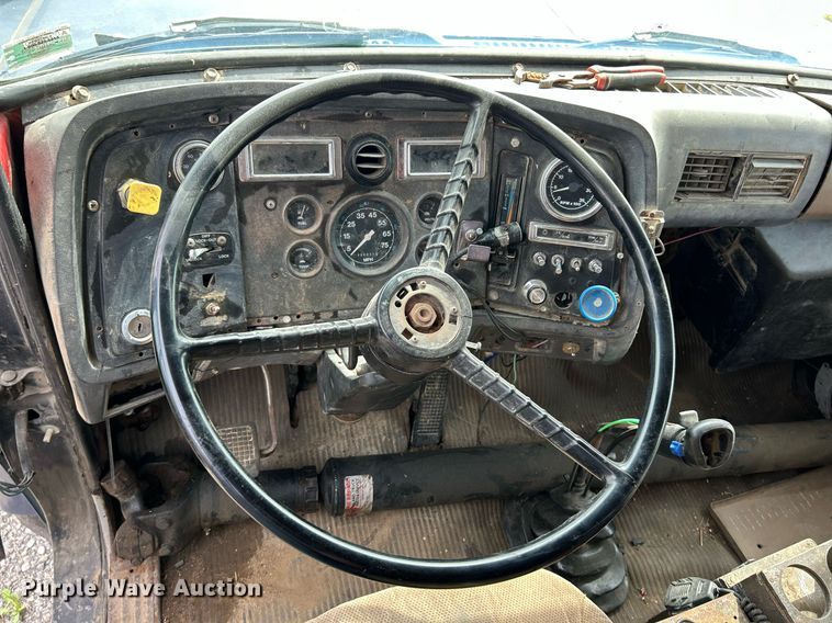 image for item EK2971 1993 Ford L8000 dump truck