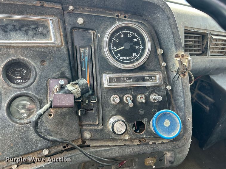 image for item EK2971 1993 Ford L8000 dump truck