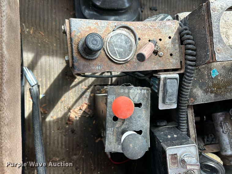 image for item EK2971 1993 Ford L8000 dump truck