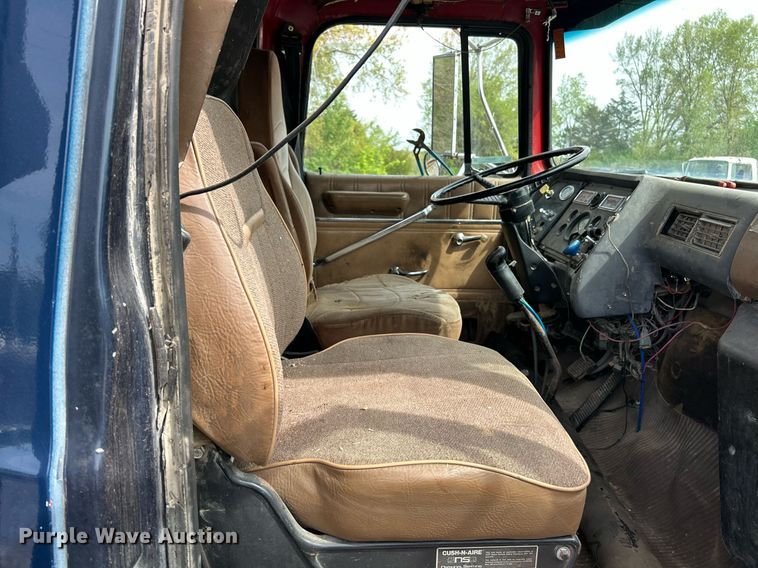 image for item EK2971 1993 Ford L8000 dump truck