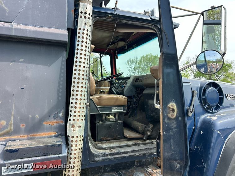 image for item EK2971 1993 Ford L8000 dump truck