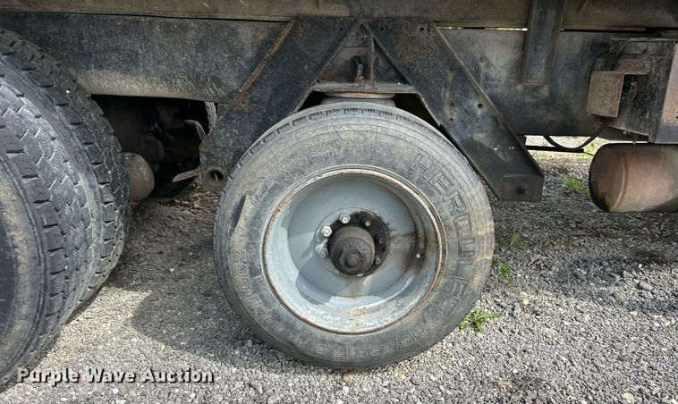 image for item EK2971 1993 Ford L8000 dump truck