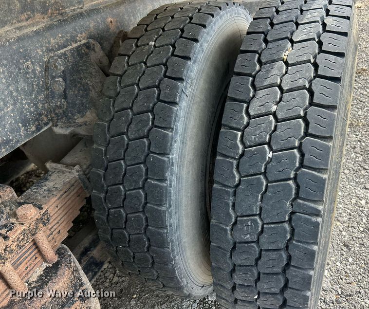 image for item EK2971 1993 Ford L8000 dump truck