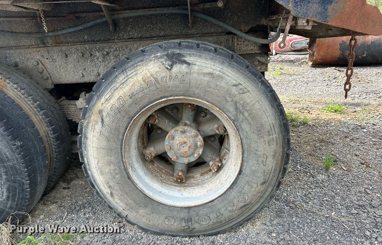 image for item EK2971 1993 Ford L8000 dump truck