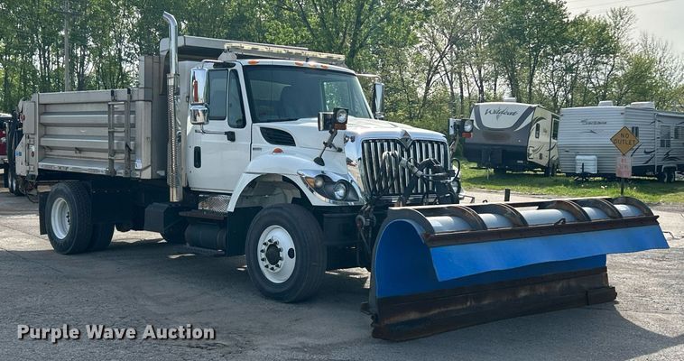 image for item EK2972 2010 International 7400 SFA dump truck