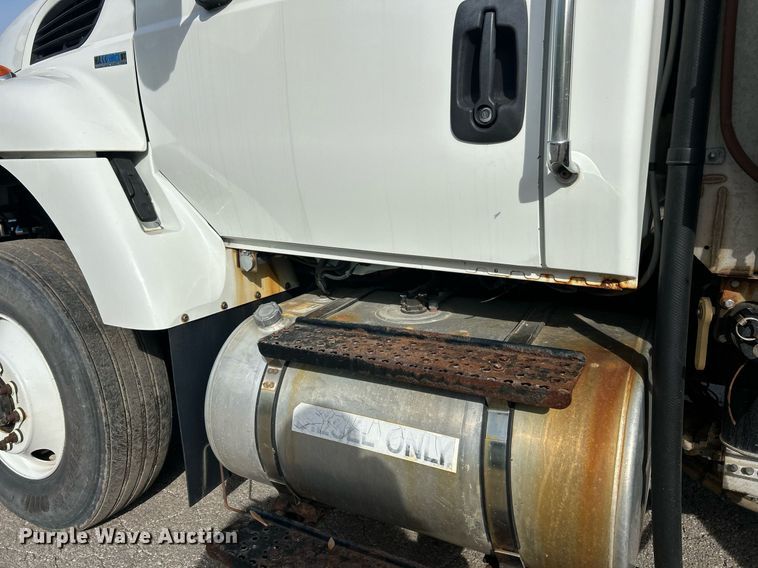 image for item EK2972 2010 International 7400 SFA dump truck