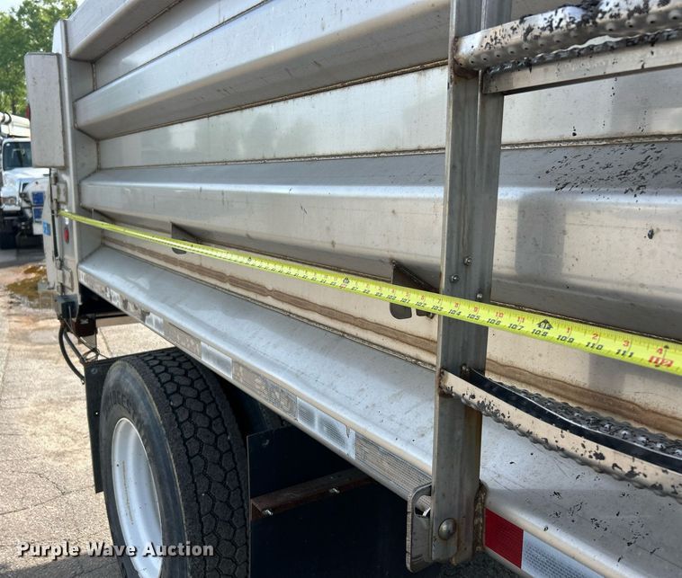 image for item EK2972 2010 International 7400 SFA dump truck