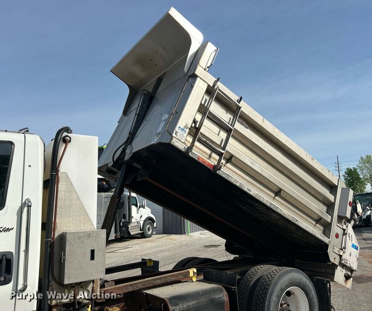 image for item EK2972 2010 International 7400 SFA dump truck