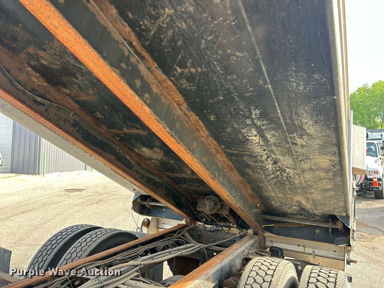 image for item EK2972 2010 International 7400 SFA dump truck