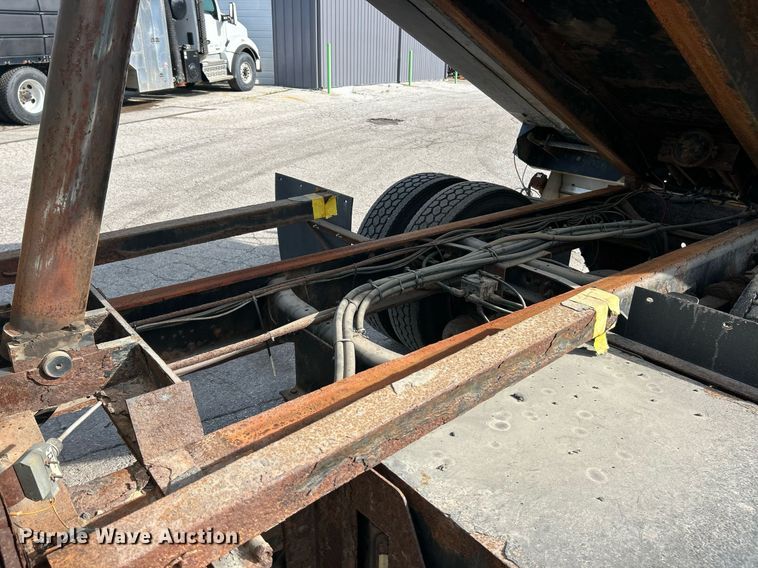 image for item EK2972 2010 International 7400 SFA dump truck