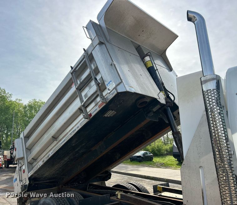 image for item EK2972 2010 International 7400 SFA dump truck