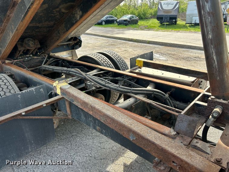 image for item EK2972 2010 International 7400 SFA dump truck