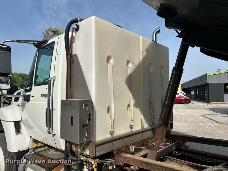 image for item EK2972 2010 International 7400 SFA dump truck