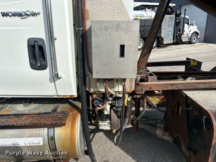 image for item EK2972 2010 International 7400 SFA dump truck