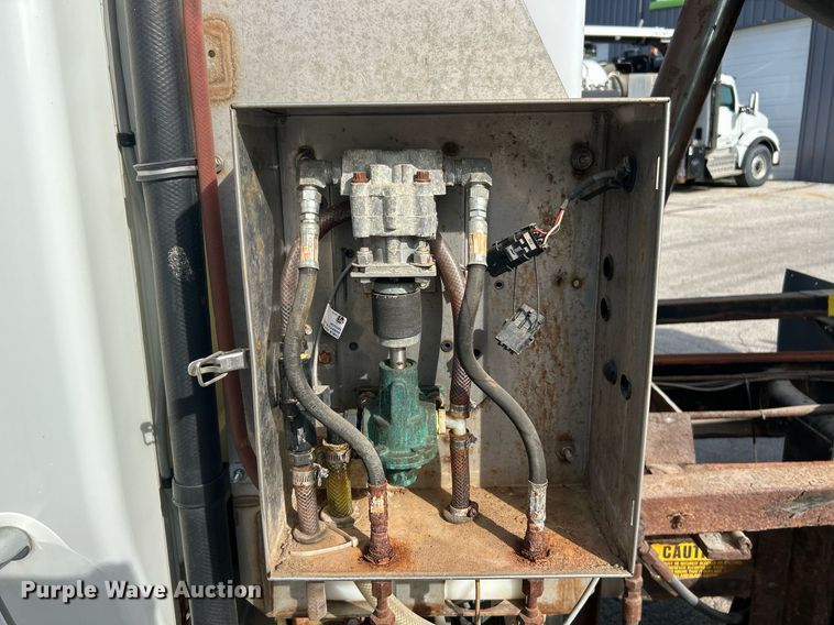 image for item EK2972 2010 International 7400 SFA dump truck