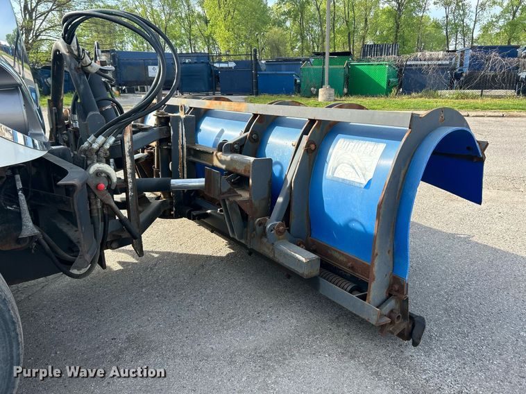 image for item EK2972 2010 International 7400 SFA dump truck