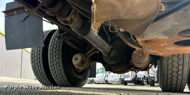 image for item EK2972 2010 International 7400 SFA dump truck