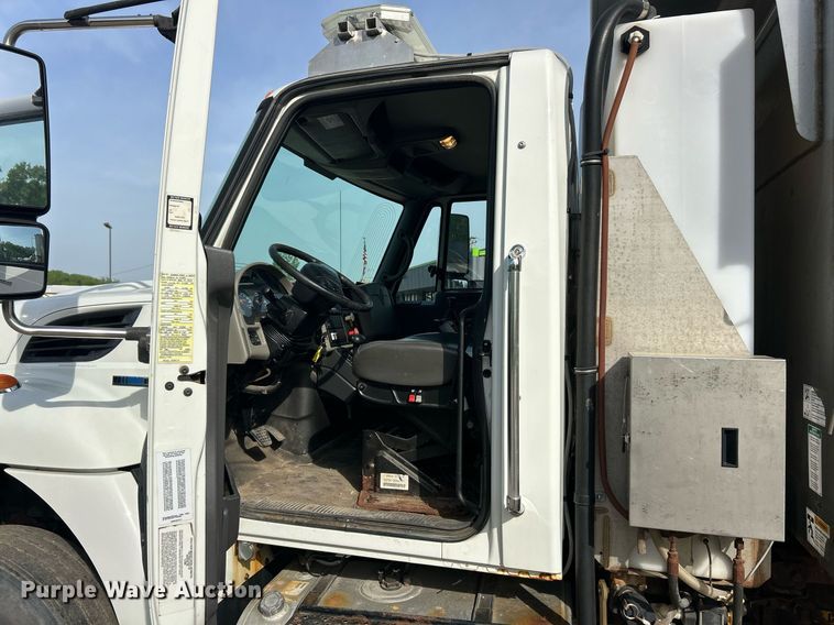 image for item EK2972 2010 International 7400 SFA dump truck